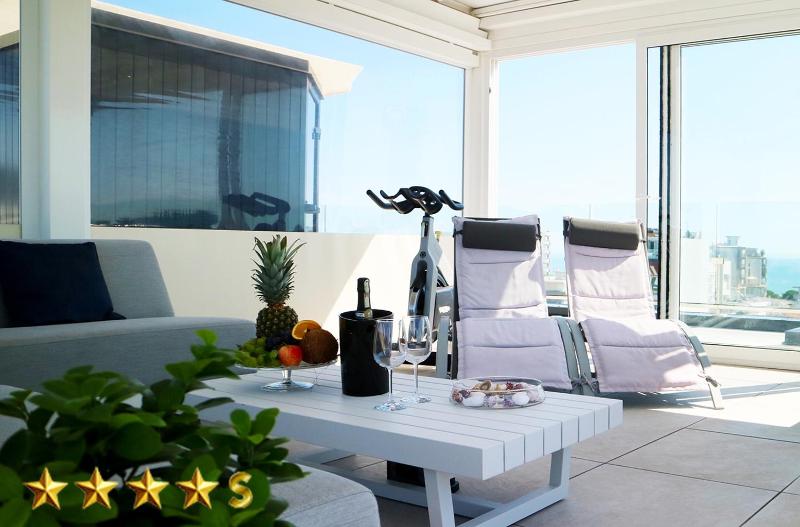 Luxury Suite image 2