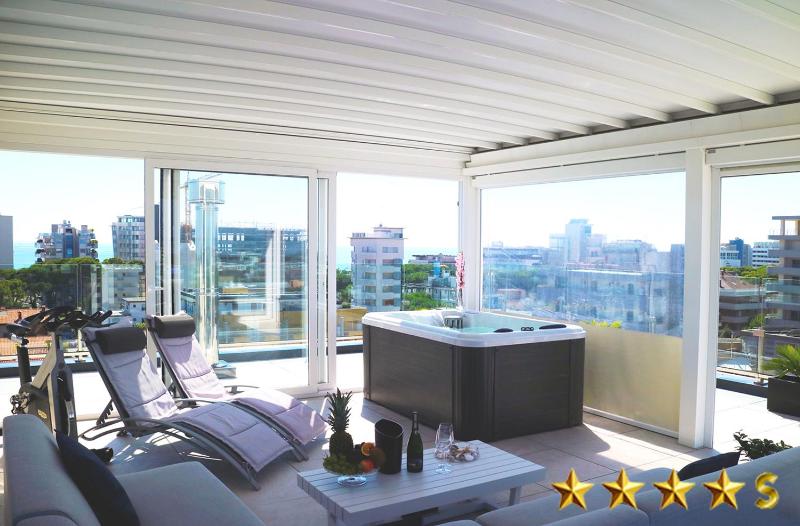 Luxury Suite image 3