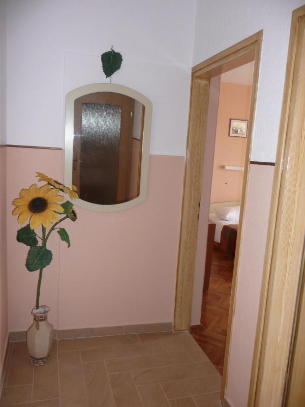 Apartment 2 image 3