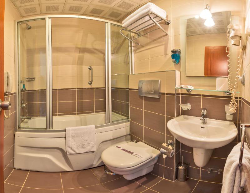 Standard Double or Twin Room image 3