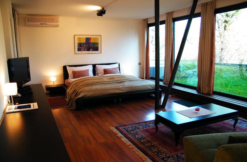 Junior Suite with Garden View image 3