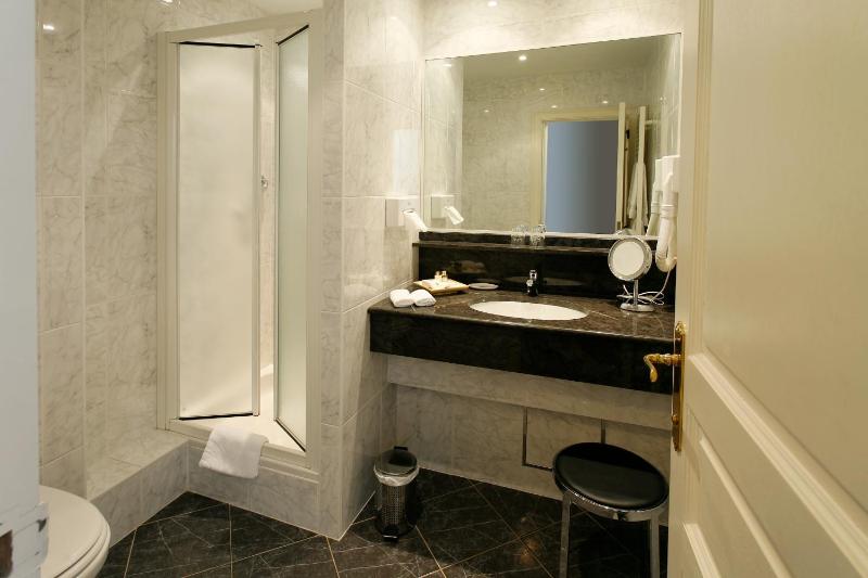 Double Room image 2