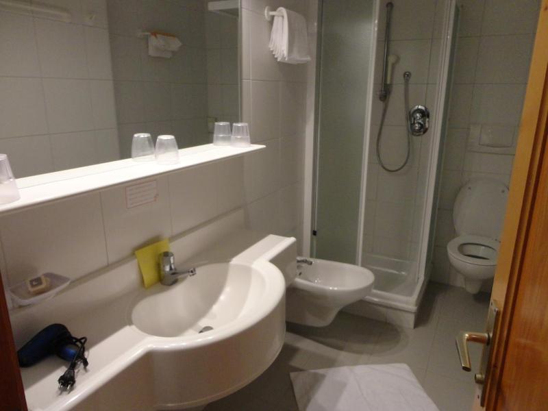 One-Bedroom Apartment (5 Adults) - Split Level image 2