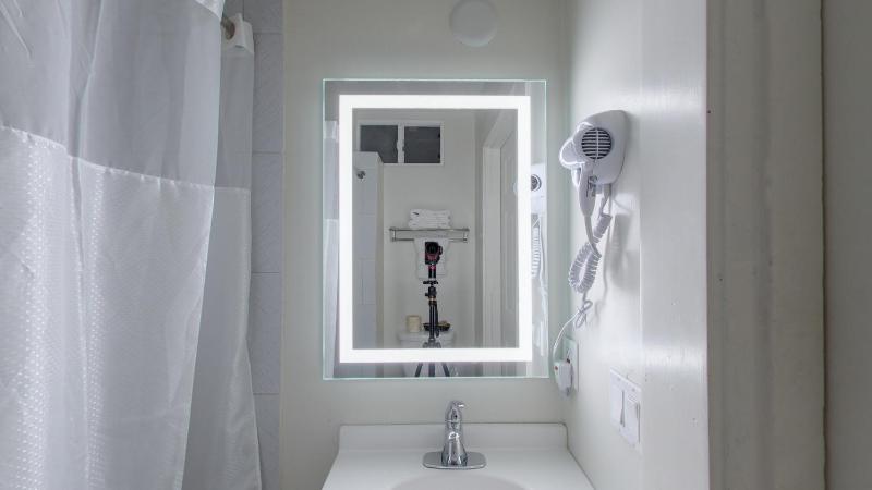 Deluxe Queen Room image 2