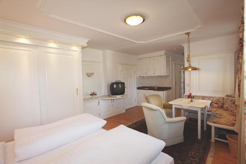Superior Double Room image 3