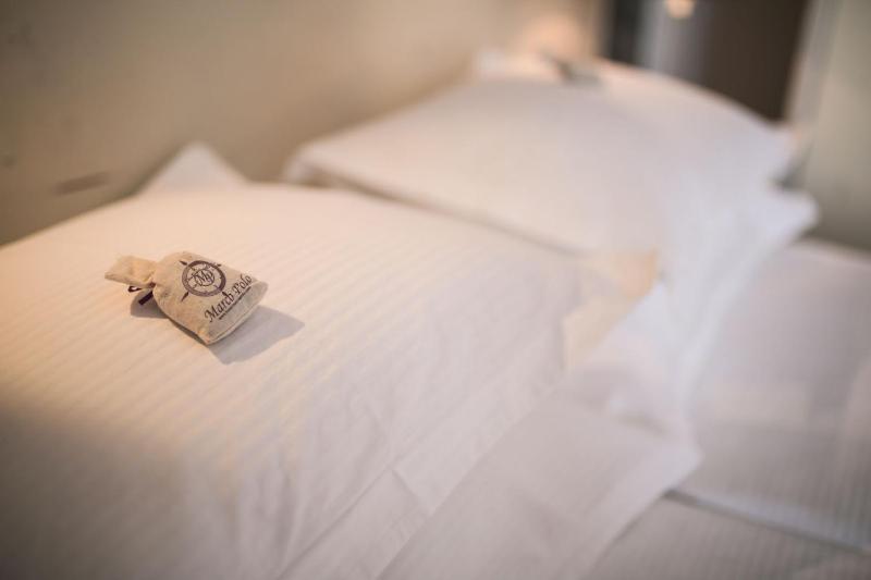 Double Room with Balcony and Sea View image 3