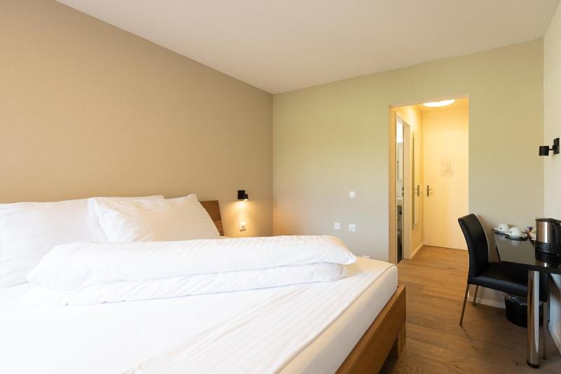 Double Room image 4