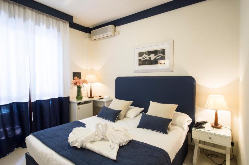 Deluxe Double Room with Balcony and Sea View image 1