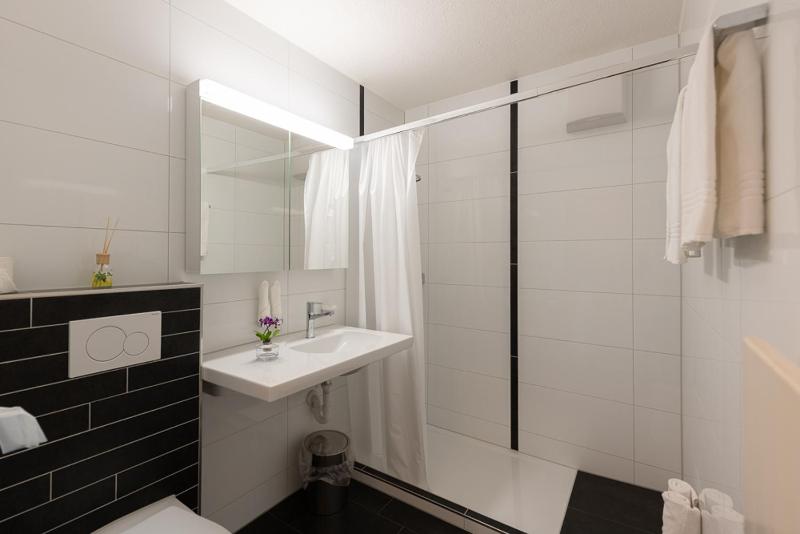 Triple Room with Balcony image 2