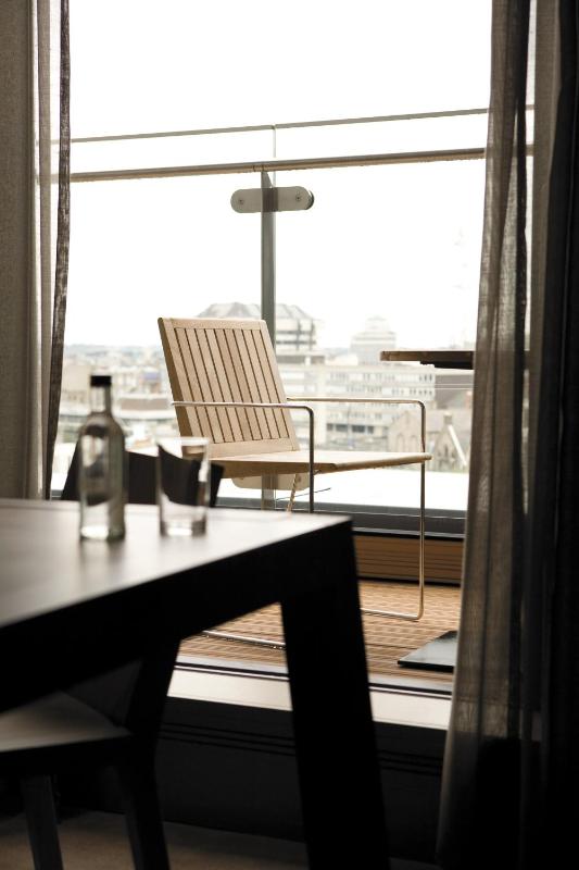 Junior Suite with Balcony image 3