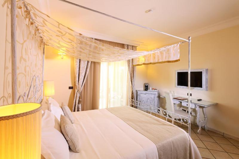 Deluxe Superior Double Room image 4