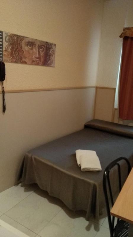 Single Room with Bath image 4