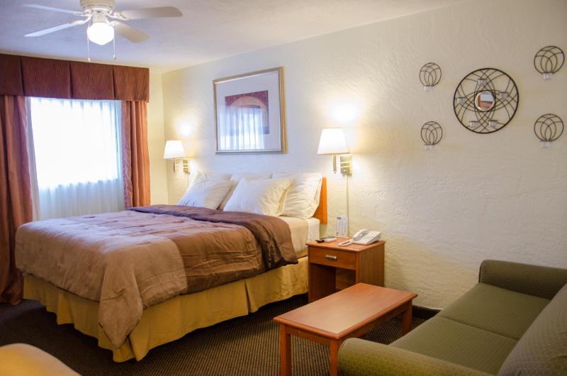 King Room - Non-Smoking image 2