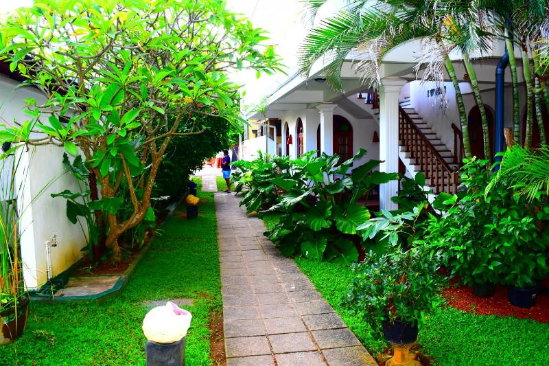 Royal Beach Hotel Hikkaduwa - image 27