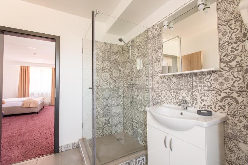 Double Room image 4