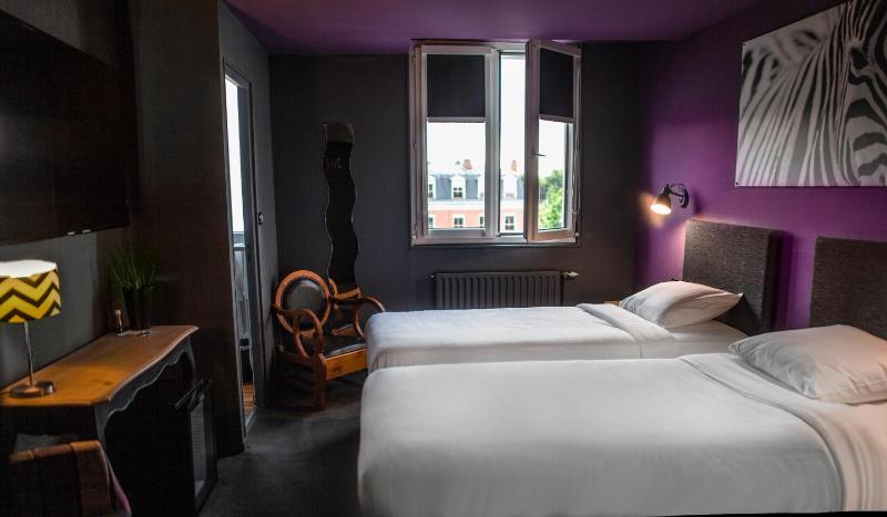 Twin Room image 3