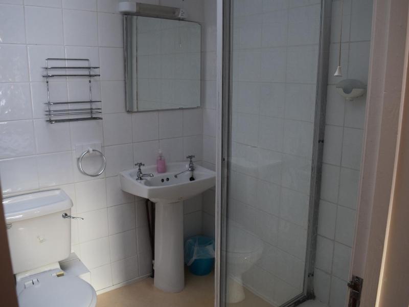 Budget Double Room image 2