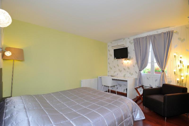 Queen Room image 3