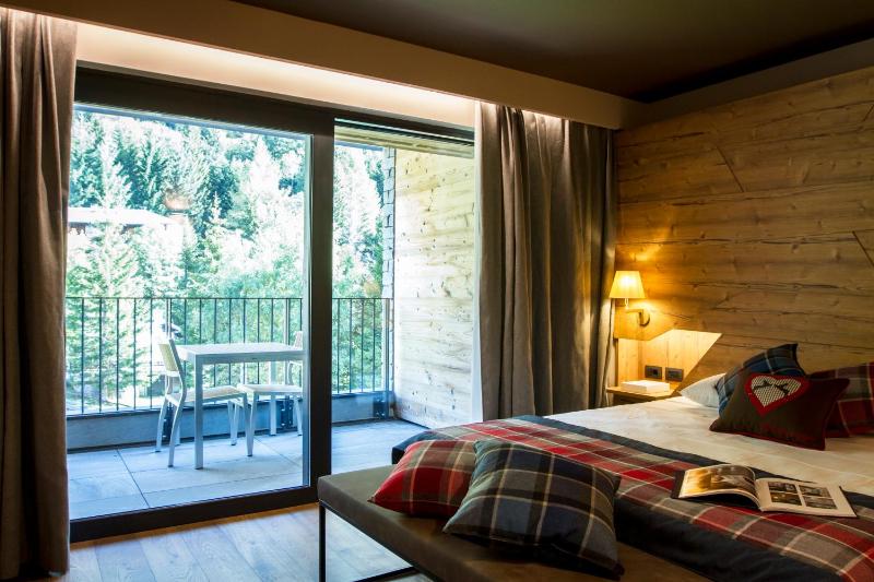 Deluxe Double or Twin Room with Balcony image 1