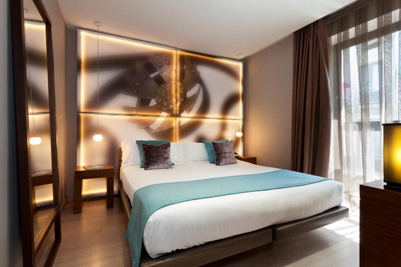 Double or Twin Room image 3