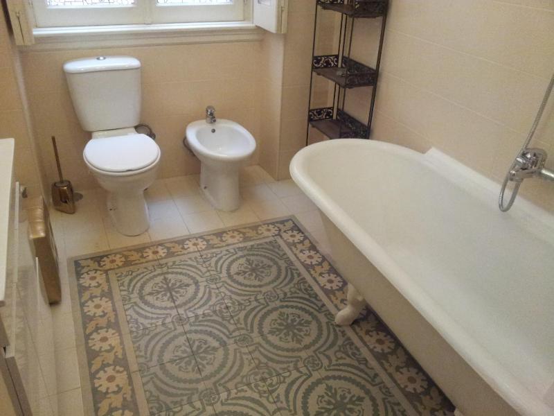 Double Room with Shared Bathroom image 1
