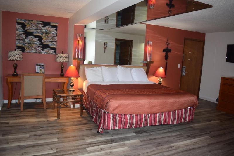 King Suite with Spa Bath image 2