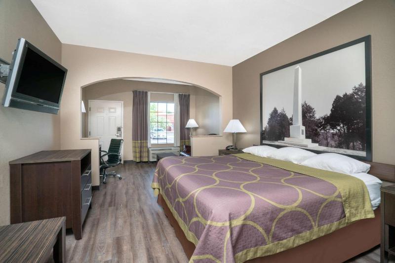 King Room with Kitchenette - Smoking image 2