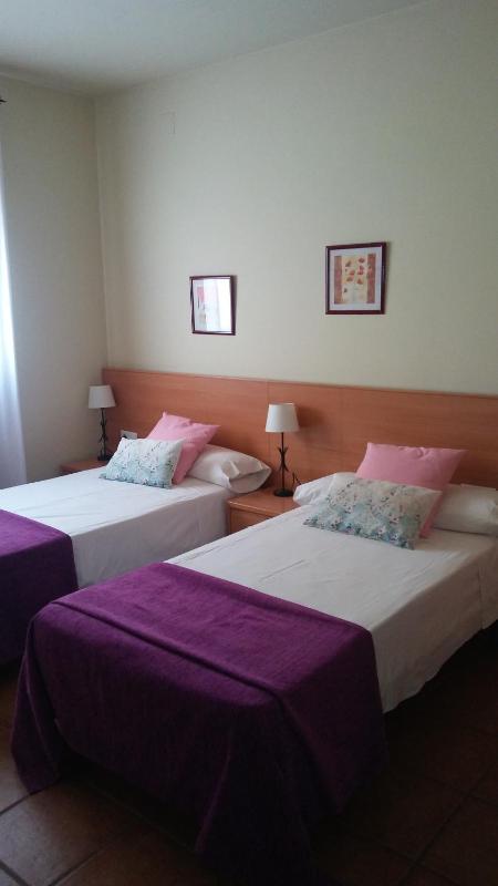 Standard Twin Room with Mountain View image 3