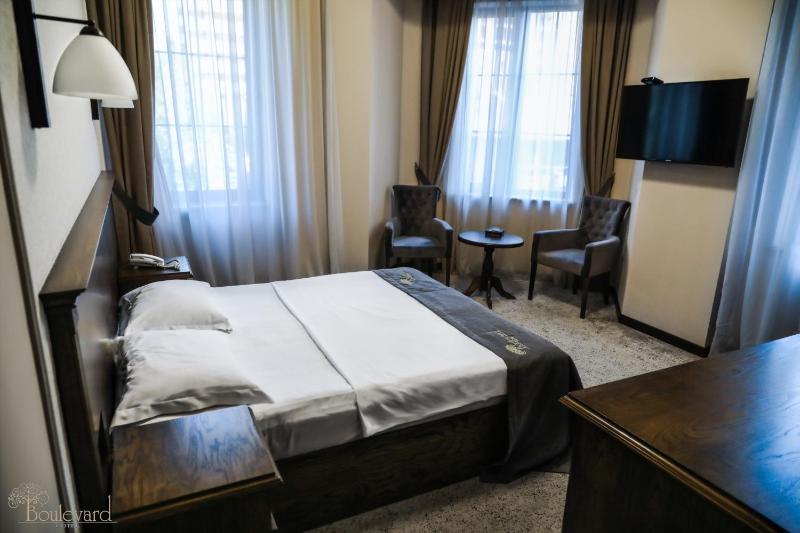 Superior Double or Twin Room with Garden View image 4