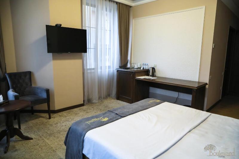 Superior Double or Twin Room with Garden View image 3