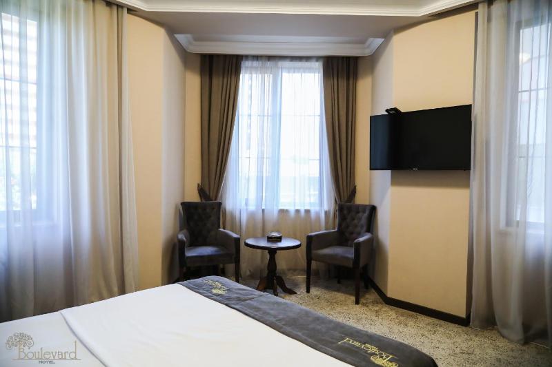 Superior Double or Twin Room with Garden View image 2