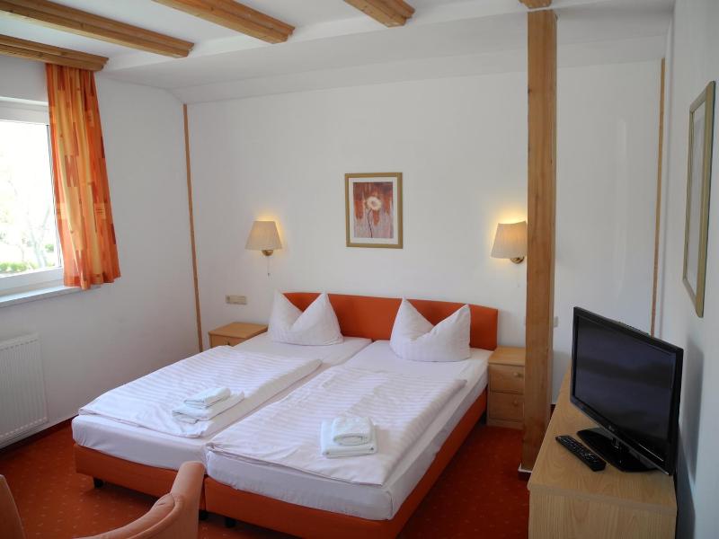 Double or Twin Room image 2