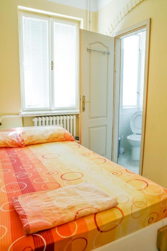 Double Room image 3
