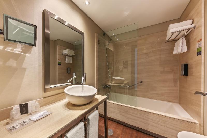 Double or Twin Room image 2