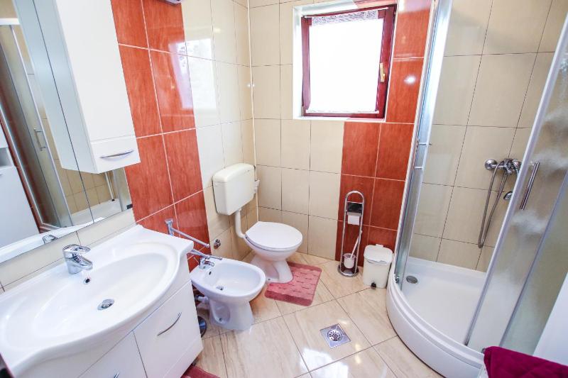 One-Bedroom Apartment image 2