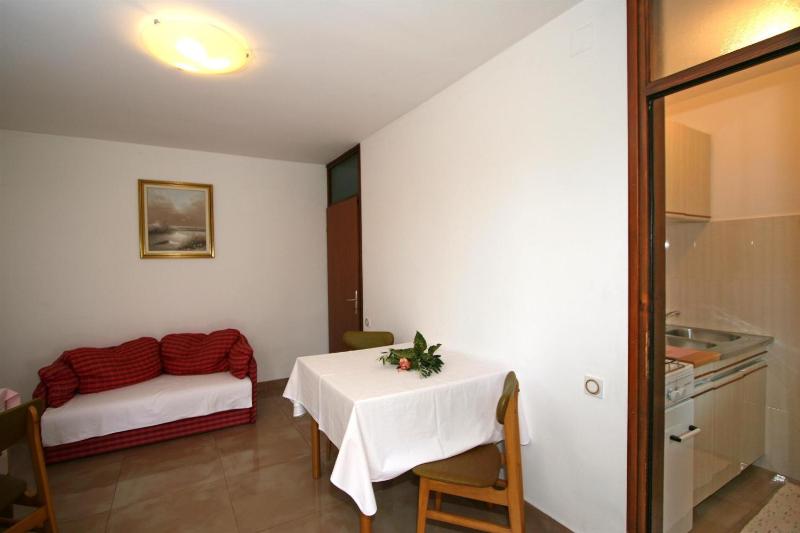 One-Bedroom Apartment with Patio and Sea View image 3