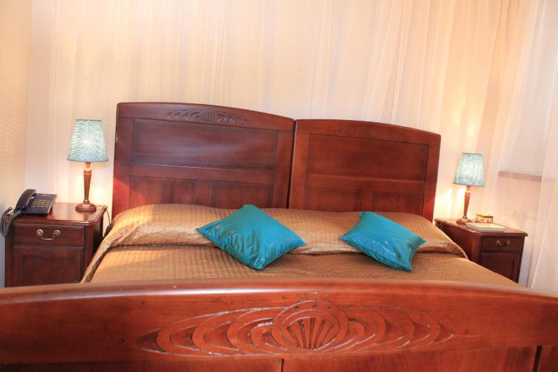 Attic Twin Room image 3