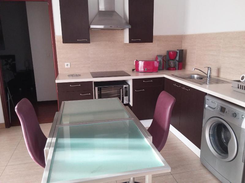 Appartement central wifi rapide parking gratuit - image 12