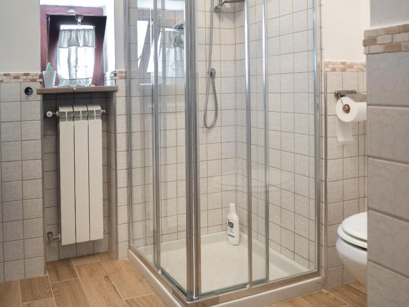Deluxe Double Room with Balcony image 4