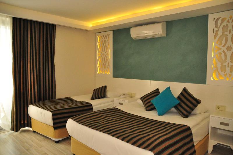 Standard Triple Room image 2