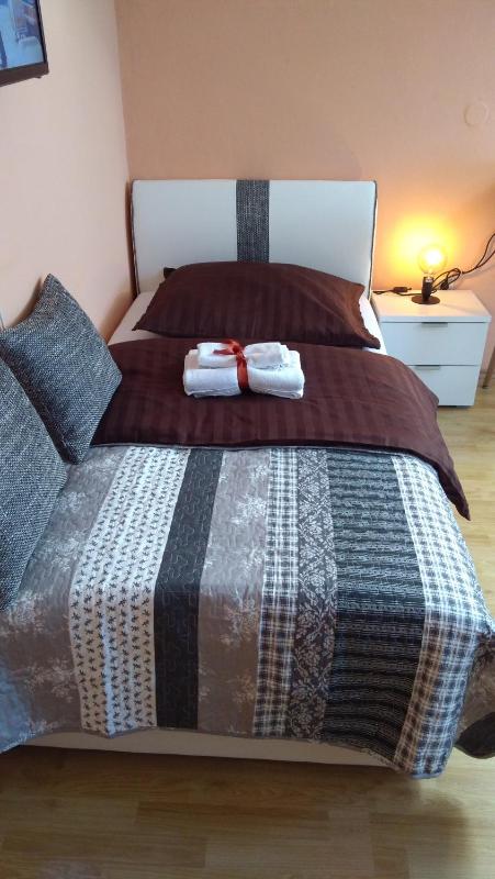 Triple Room with Shared Bathroom image 2