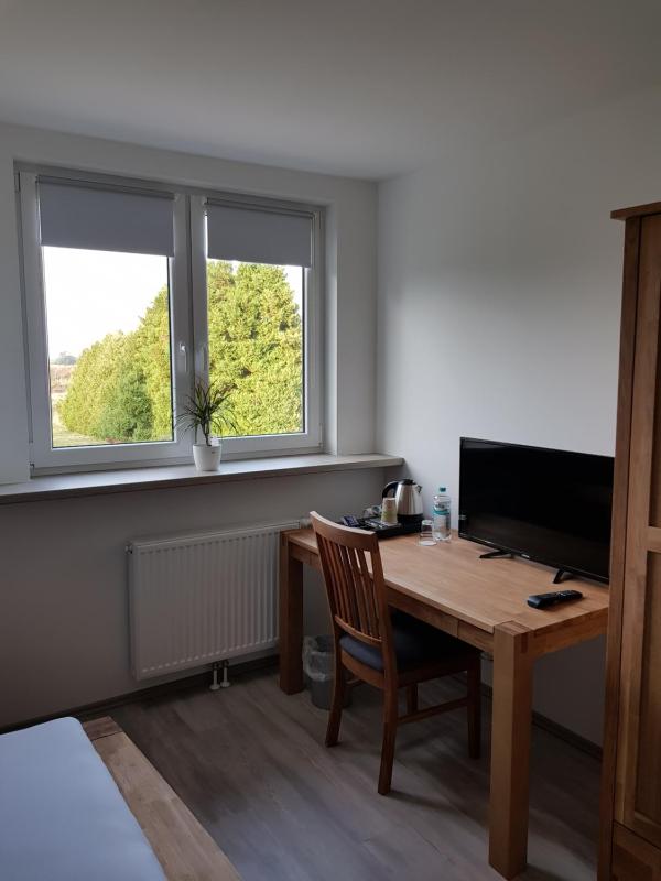 Single Room with Bathroom image 2