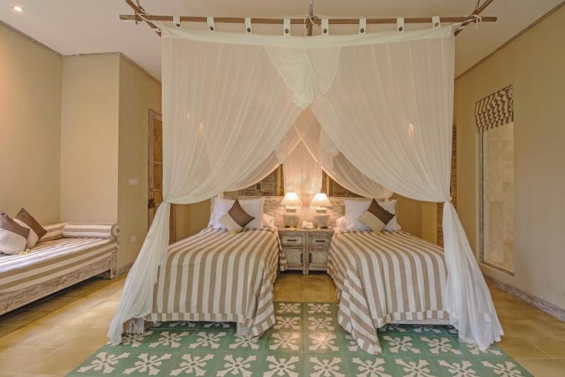 Hot Deal - Lanai Room with Free Benefits