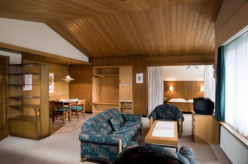 Superior Twin Room image 3