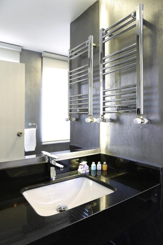 Deluxe Double Room image 3