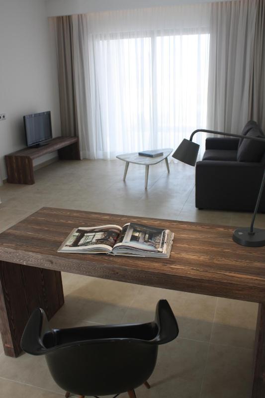 Comfort Suite with Airport Transfer  image 1