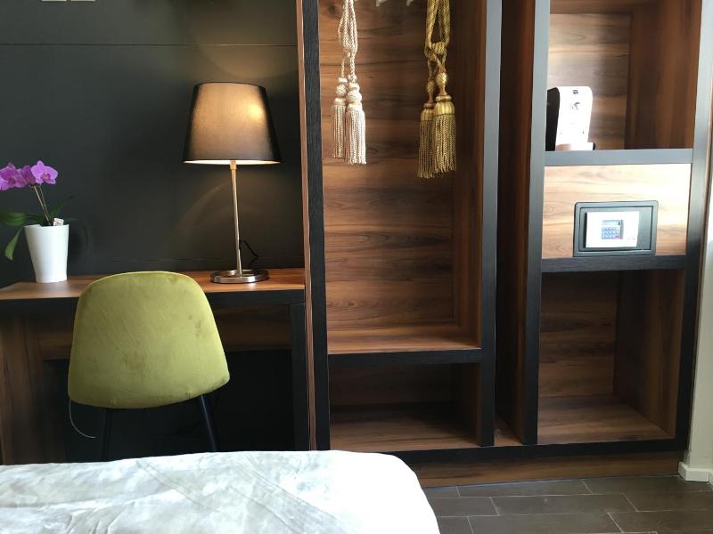 Double Room image 2