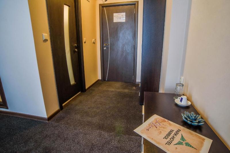 Standard Double Room image 4