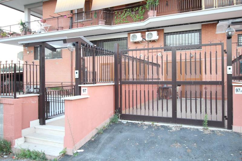 Studio Apartment - Split Level image 2