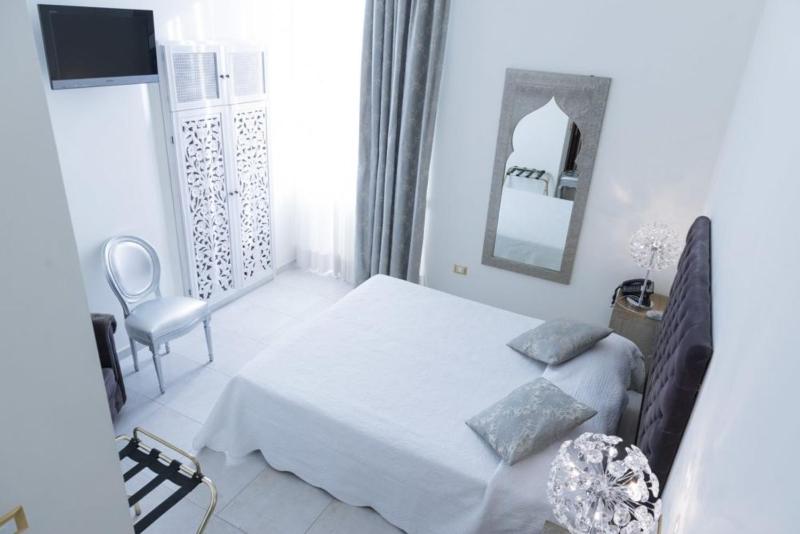 Deluxe Room image 2